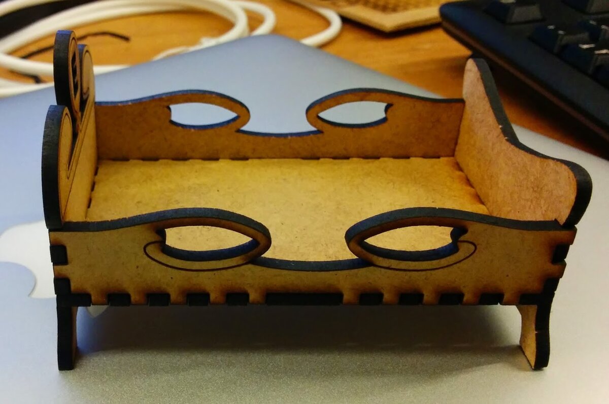 Intra απο ξύλο plywood 3mm-4mm πάχος - Κρεβάτι για την κούκλα Barbie Δίασταση 30x30 cm Intraeaxys-eo4qkqd7