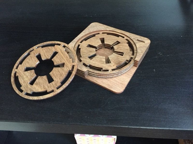 Intra απο ξύλο plywood 3mm-4mm πάχος - Coasters με λογότυπο Star Wars Empire Δίασταση 30x30 cm Intraeaxys-51r8qxd7