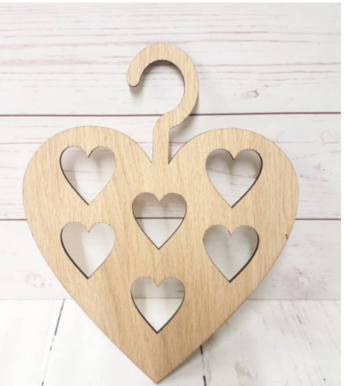 Intra απο ξύλο plywood 3mm-4mm πάχος - Κρεμάστρα σε σχήμα καρδιάς Δίασταση 30x30 cm Intraeaxys-voq2eveo