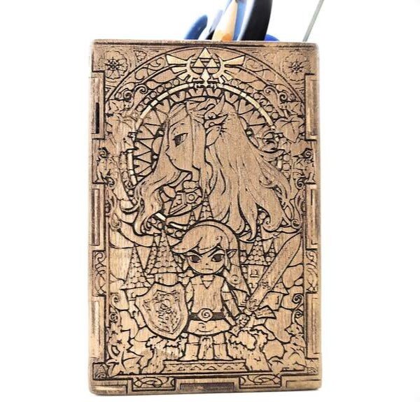 Intra απο ξύλο plywood 3mm-4mm πάχος - Θήκη για στυλό Zelda Δίασταση 30x30 cm Intraeaxys-pok322j7