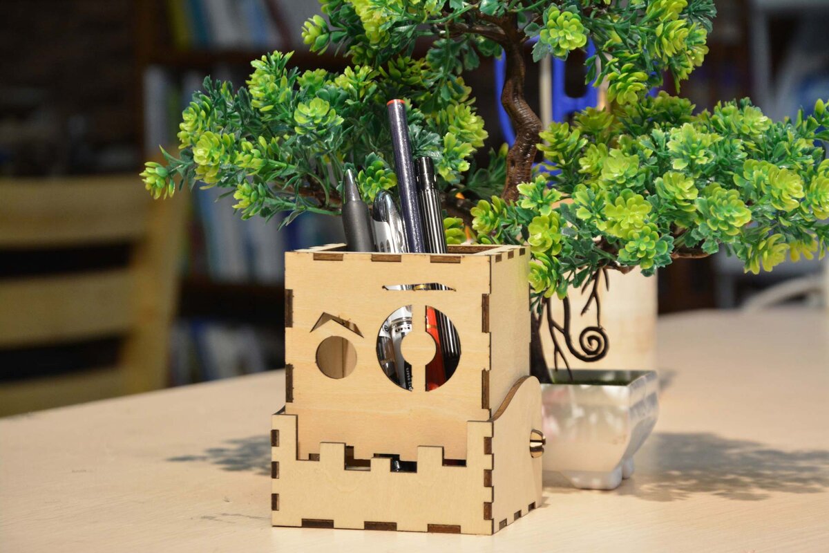 Intra απο ξύλο plywood 3mm-4mm πάχος - Μολύβι Monster Δίασταση 30x30 cm Intraeaxys-eo20n647