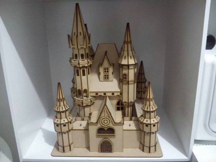 Intra απο ξύλο plywood 3mm-4mm πάχος - Zamok Disney 2 Δίασταση 30x30 cm Intraeaxys-r1z6xlol