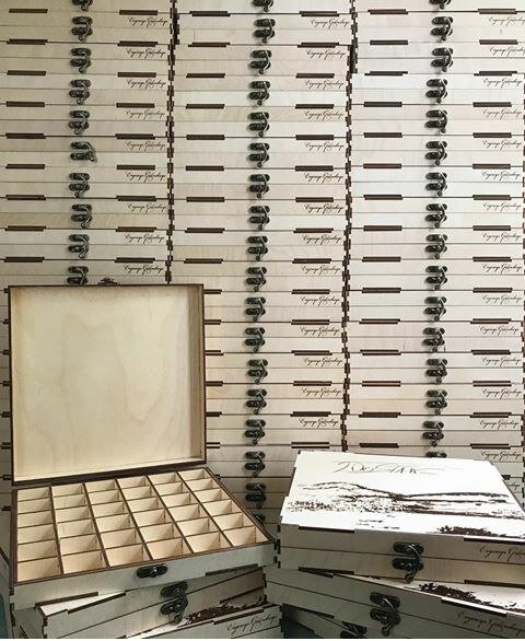 Intra απο ξύλο plywood 3mm-4mm πάχος - Dvukhstvorchataya Korobka S Sektsiami 3 8 I 4mm Δίασταση 30x30 cm Intraeaxys-d1lv2kpo