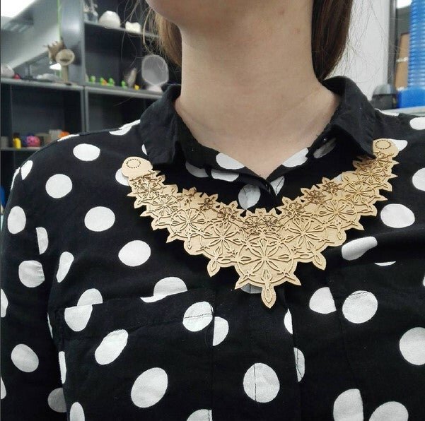 Intra απο ξύλο plywood 3mm-4mm πάχος - Πρότυπο δερμάτινο κολιέ Δίασταση 30x30 cm Intraeaxys-6o3yjgr7