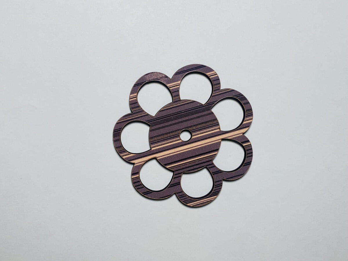 Intra απο ξύλο plywood 3mm-4mm πάχος - Σχήμα λουλουδιών ημιτελής κοπή ξυλείας Δίασταση 30x30 cm Intraeaxys-eoxlkvxo