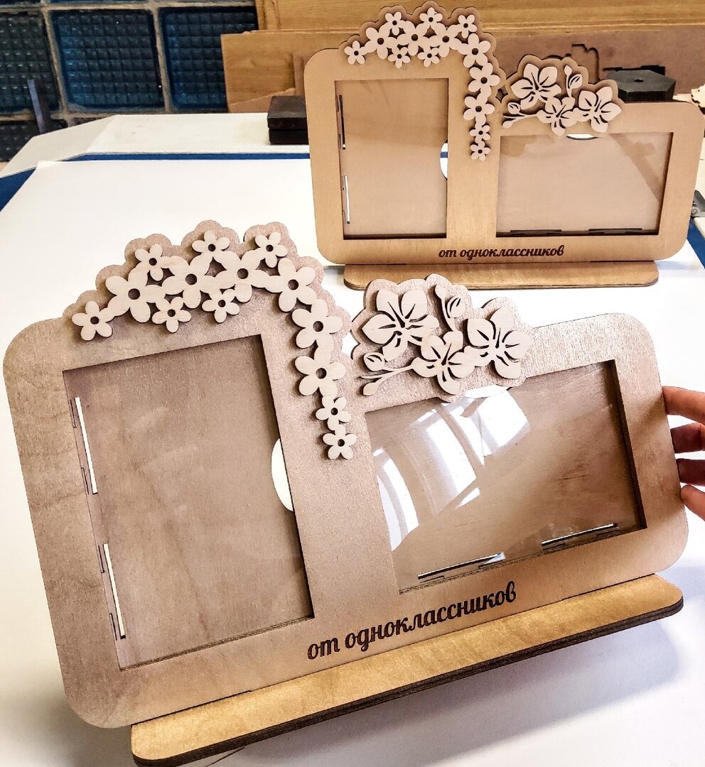 Intra απο ξύλο plywood 3mm-4mm πάχος - Διακοσμητικό πλαίσιο φωτογραφιών με λουλούδια Δίασταση 30x30 cm Intraeaxys-joedpzn1