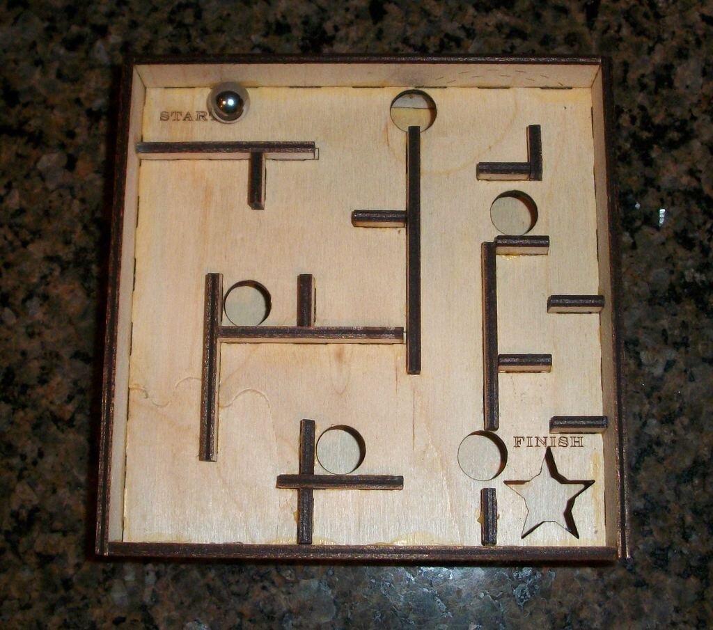 Intra απο ξύλο plywood 3mm-4mm πάχος - Λαβύρινθος χειρός Δίασταση 30x30 cm Intraeaxys-qomm0ppo