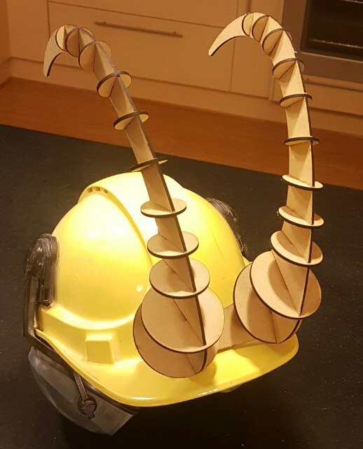 Intra απο ξύλο plywood 3mm-4mm πάχος - Κράνος Loki Δίασταση 30x30 cm Intraeaxys-eo4r891j