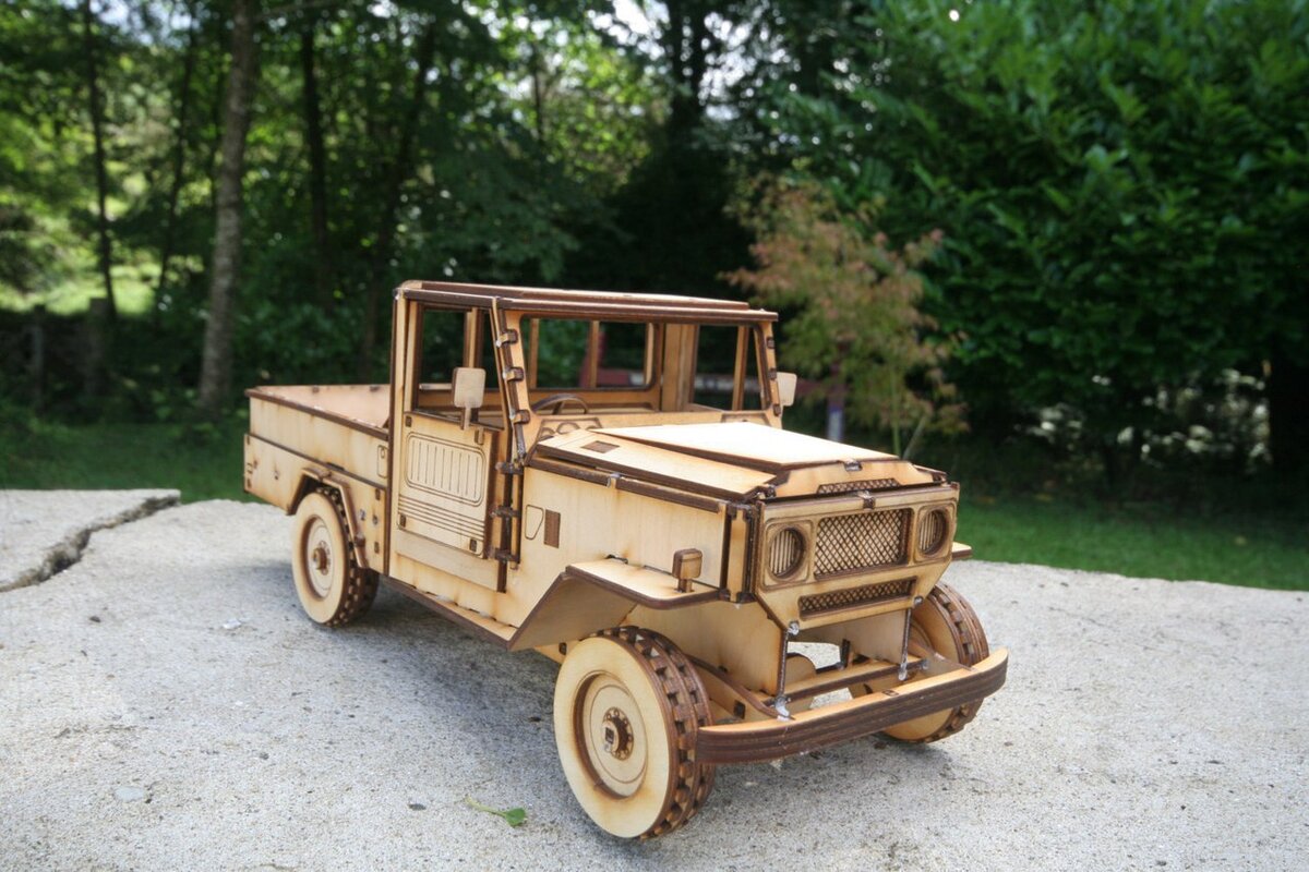 Intra απο ξύλο plywood 3mm-4mm πάχος - Toyota Land Cruiser bj-44 Δίασταση 30x30 cm Intraeaxys-zo9yem47