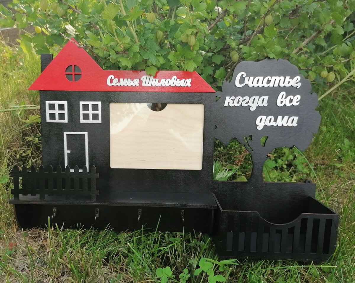 Intra απο ξύλο plywood 3mm-4mm πάχος - Διακοσμητικό Ξύλινο ράφι με κορνίζα και κλειδοθήκη Δίασταση 30x30 cm Intraeaxys-p7ymkd57