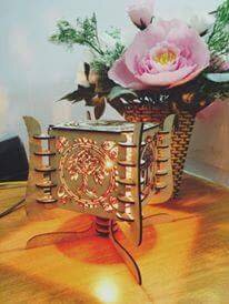 Intra απο ξύλο plywood 3mm-4mm πάχος - Επιτραπέζιο φωτιστικό για δημιουργική διακόσμηση Δίασταση 30x30 cm Intraeaxys-eo0qlj51