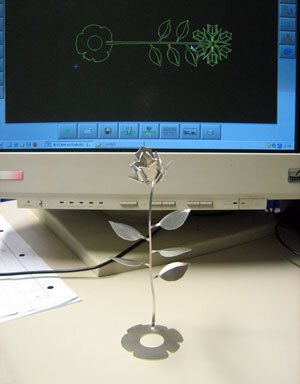 Intra απο ξύλο plywood 3mm-4mm πάχος - Τριαντάφυλλο Δίασταση 30x30 cm Intraeaxys-075rpm1z