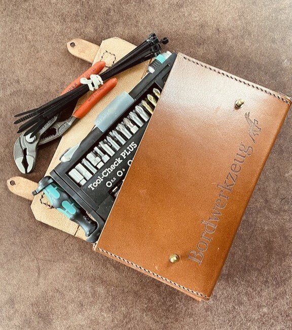 Intra απο ξύλο plywood 3mm-4mm πάχος - Δερμάτινο κιτ εργαλείων Δίασταση 30x30 cm Intraeaxys-pok32jd7