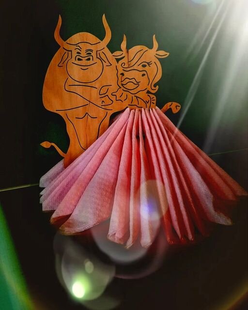 Intra απο ξύλο plywood 3mm-4mm πάχος - Πρωτοχρονιάτικη θήκη χαρτοπετσέτας ταύρου Δίασταση 30x30 cm Intraeaxys-ro6y3y37