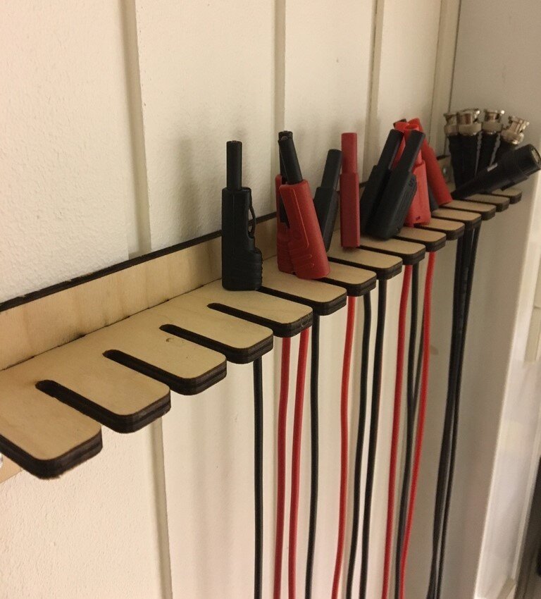 Intra απο ξύλο plywood 3mm-4mm πάχος - Βάση καλωδίου εργαστηρίου 6mm Δίασταση 30x30 cm Intraeaxys-qomm055o