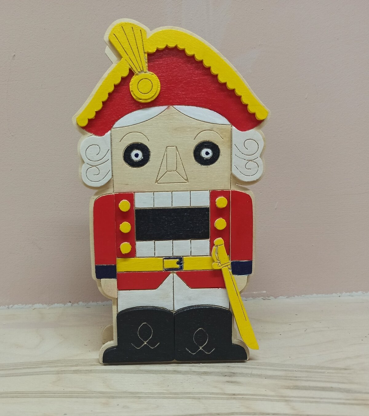 Intra απο ξύλο plywood 3mm-4mm πάχος - Μολυβοθήκη Καρυοθραύστη Δίασταση 30x30 cm Intraeaxys-67wly2l1