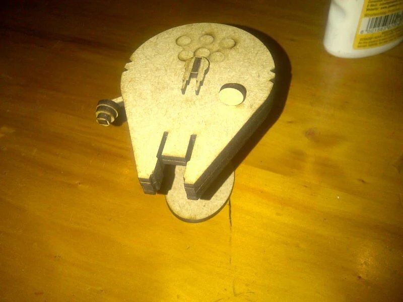 Intra απο ξύλο plywood 3mm-4mm πάχος - Millennium Falcon Δίασταση 30x30 cm Intraeaxys-lop32551