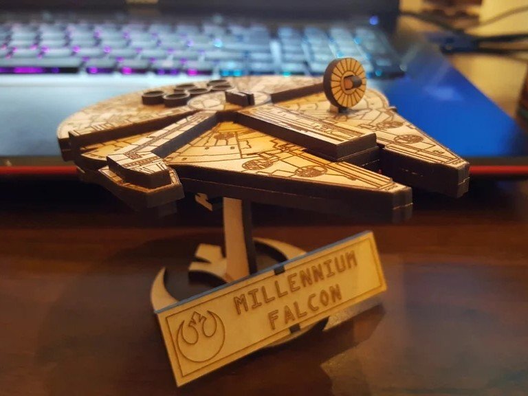 Intra απο ξύλο plywood 3mm-4mm πάχος - Star Wars Millennium Falcon Δίασταση 30x30 cm Intraeaxys-lop32p51
