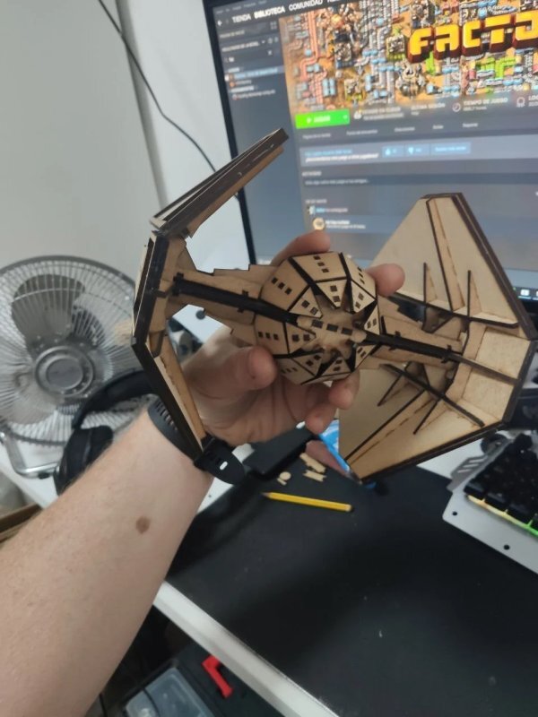 Intra απο ξύλο plywood 3mm-4mm πάχος - TIE Interceptor Starwars Δίασταση 30x30 cm Intraeaxys-zo9ydr47