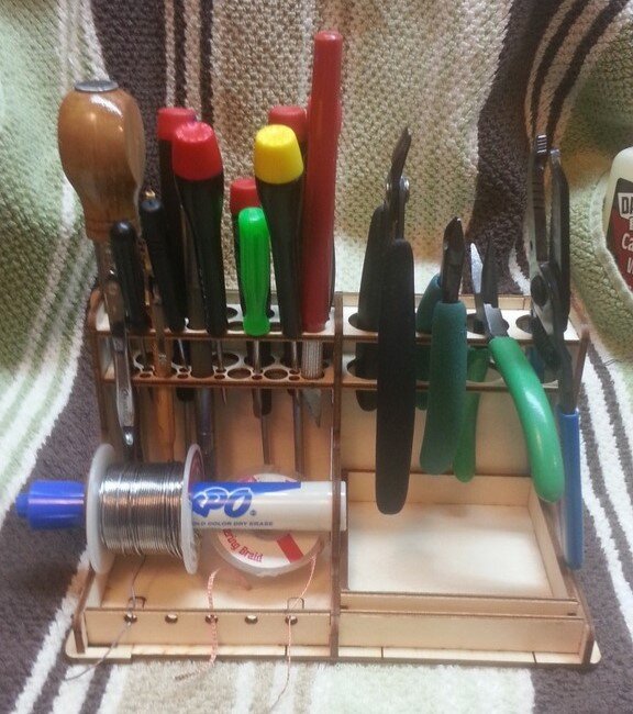 Intra απο ξύλο plywood 3mm-4mm πάχος - Επεκτάσιμη βάση εργαλείων πάγκου εργασίας Δίασταση 30x30 cm Intraeaxys-d1lvrw6o