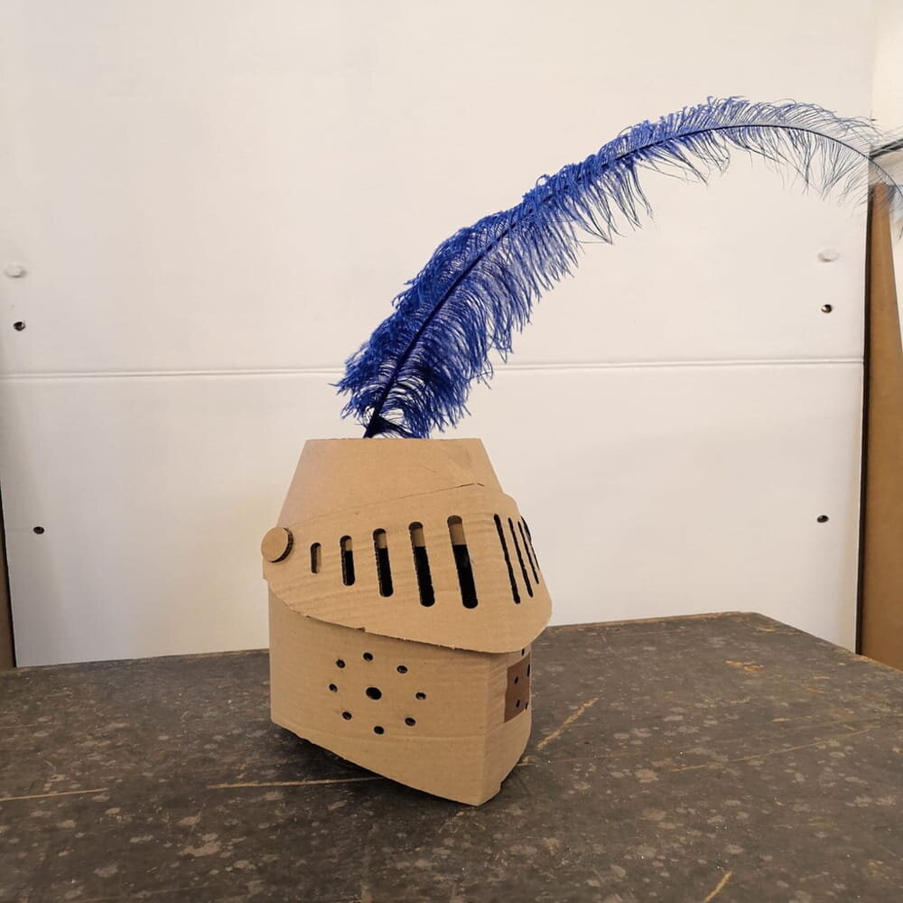 Intra απο ξύλο plywood 3mm-4mm πάχος - Κράνος Ιππότης από χαρτόνι Δίασταση 30x30 cm Intraeaxys-r1z24nm1