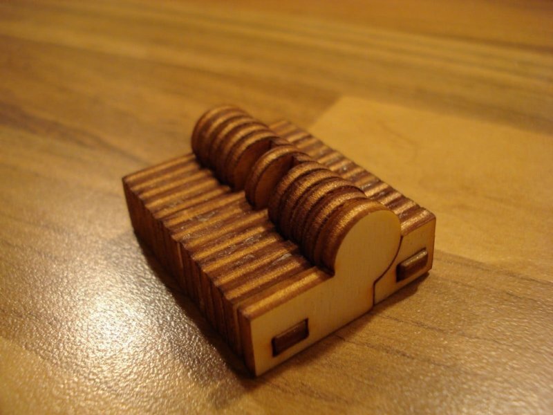 Intra απο ξύλο plywood 3mm-4mm πάχος - Μεντεσές Δίασταση 30x30 cm Intraeaxys-e1g5kl8o