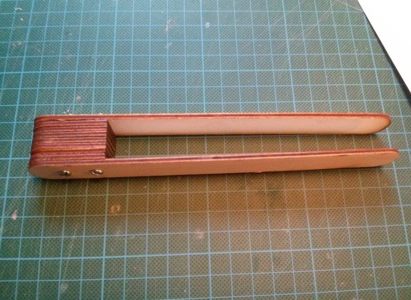 Intra απο ξύλο plywood 3mm-4mm πάχος - Λαβίδα Δίασταση 30x30 cm Intraeaxys-0788dx57