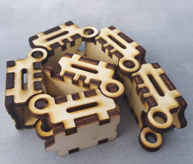 Intra απο ξύλο plywood 3mm-4mm πάχος - Ξύλινη Αλυσίδα Σύρματος Δίασταση 30x30 cm Intraeaxys-eoxlwwgo