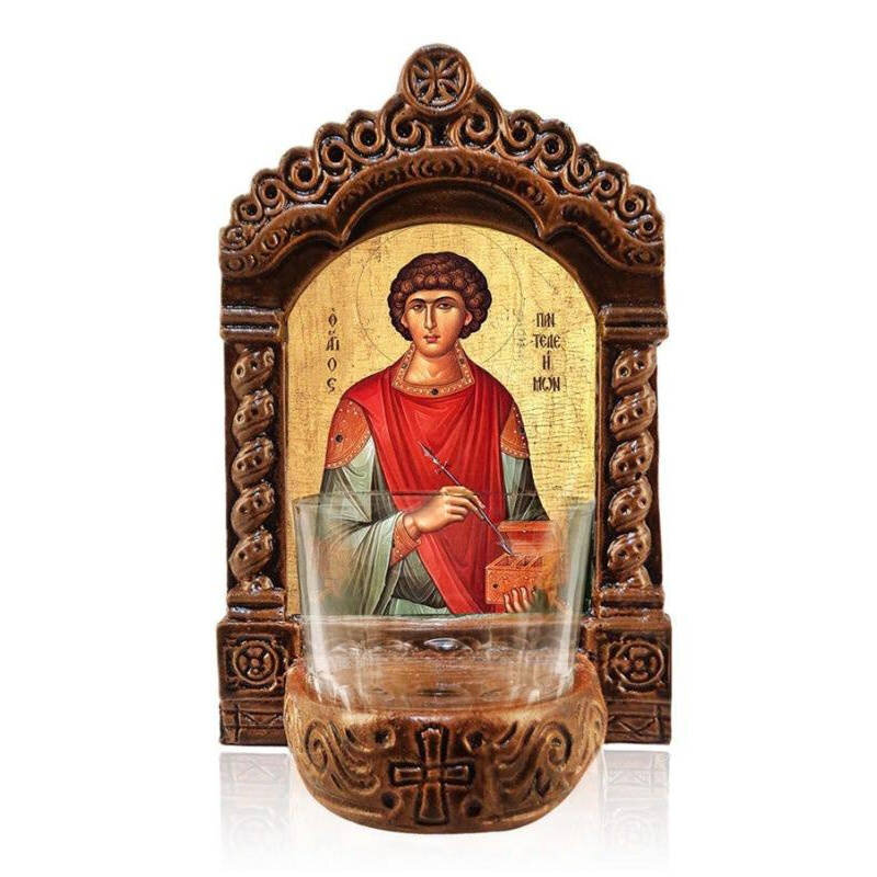 Σετ 2 τεμαχίων – Εικόνα Ορθοδοξίας με περίγραμμα χρυσό σε ξύλο Φλαμουρίας  με  βάση Αγρυπνός Αγίου Παντελεήμονα, Άγιος Παντελεήμονας ο Μεγαλομάρτυρας Ελληνικής κατασκευής Επιτραπέζια εικόνα, Χειροποίητο Κεραμικό Φανάρι με Γυάλινο Κύπελλο Διάσταση 21x15 cm