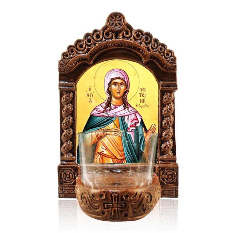 Σετ 2 τεμαχίων – Εικόνα Ορθοδοξίας με περίγραμμα χρυσό σε ξύλο Φλαμουρίας  με  βάση Φωτιστικό Αγρυπνίας Αγίας Φωτεινής, Αγία Φωτεινή η Σαμαρείτιδα Ελληνική Επιτραπέζια Εικόνα, Χειροποίητο Κεραμικό Φωτιστικό Αγρυπνίας με Γυάλινο Κύπελλο Διάσταση 21x15 cm (