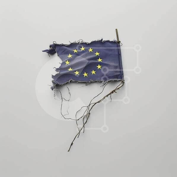 Intra Συλλεκτικό Ξύλινο Παζλ Plywood  4mm - Σπασμένη σημαία της Ευρωπαϊκής Ένωσης Σε Ξύλινο Κουτί - Διαστάσεις Puzzle: 10x10 cm – 25 κομμάτια