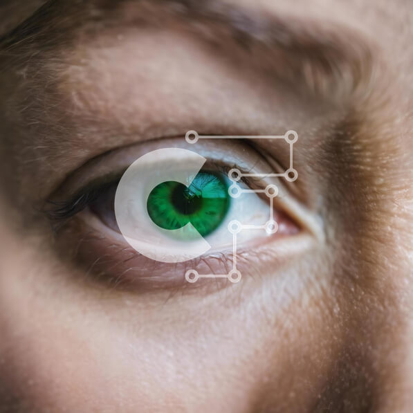 Σετ των 2 Intra Συλλεκτικό Ξύλινο Παζλ Plywood  4mm - Κοντινό πλάνο του πράσινου ματιού της γυναίκας με τα μάτια κλειστά Σε Ξύλινο Κουτί - Διαστάσεις: 10x10 cm – 25 κομμάτια