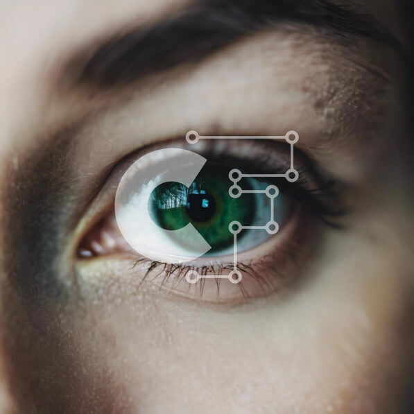 Σετ των 2 Intra Συλλεκτικό Ξύλινο Παζλ Plywood  4mm - Κοντινό πλάνο του πράσινου ματιού της γυναίκας Σε Ξύλινο Κουτί - Διαστάσεις: 10x10 cm – 25 κομμάτια