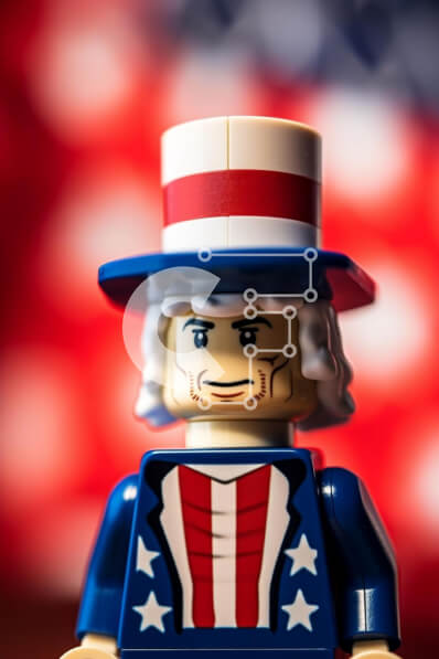 Intra Συλλεκτικό Ξύλινο Παζλ Plywood  4mm - Πατριωτική φιγούρα Lego που γιορτάζει την 4η Ιουλίου Σε Ξύλινο Κουτί - Διαστάσεις: 10x10 cm – 25 κομμάτια