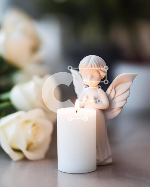 Intra Συλλεκτικό Ξύλινο Παζλ Plywood  4mm - Λευκό κερί, ειδώλιο αγγέλου και λευκά τριαντάφυλλα σε ένα ήρεμο περιβάλλον Σε Ξύλινο Κουτί - Διαστάσεις: 10x10 cm – 25 κομμάτια