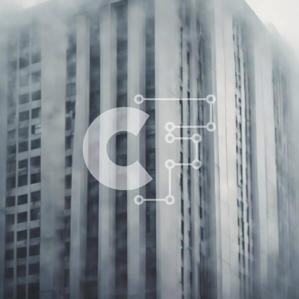 Intra Συλλεκτικό Ξύλινο Παζλ Plywood  4mm - Ουρανοξύστης σε ομιχλώδη καιρό με άτομο που κοιτάζει ψηλά Σε Ξύλινο Κουτί - Διαστάσεις Puzzle: 10x10 cm – 25 κομμάτια