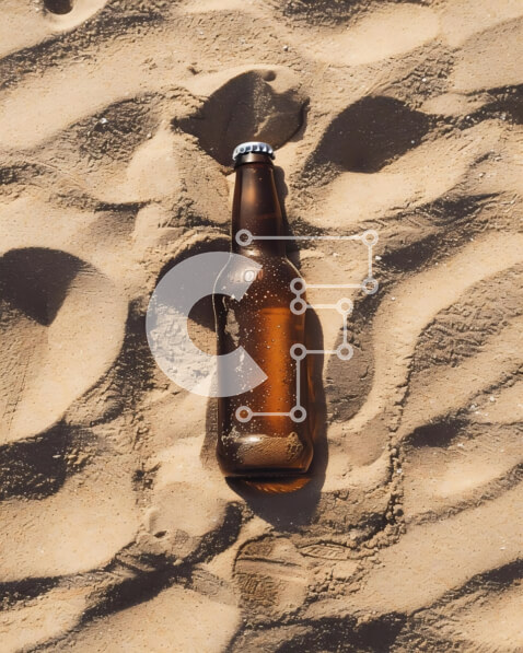 Intra Συλλεκτικό Ξύλινο Παζλ Plywood  4mm - Εγκαταλελειμμένο μπουκάλι μπύρας στην παραλία Σε Ξύλινο Κουτί - Διαστάσεις: 10x10 cm – 25 κομμάτια