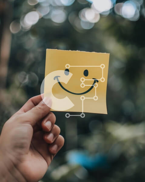 Intra Συλλεκτικό Ξύλινο Παζλ Plywood  4mm - Smiley Face Yellow Post-It Note κρατημένο στο χέρι με φυσικό φόντο Σε Ξύλινο Κουτί - Διαστάσεις: 10x10 cm – 25 κομμάτια