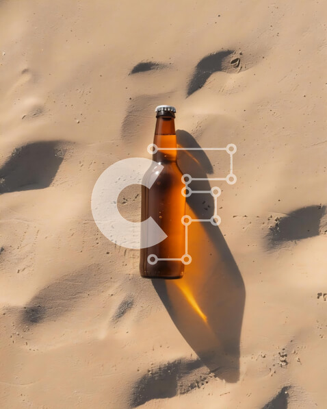 Intra Συλλεκτικό Ξύλινο Παζλ Plywood  4mm - Άδειο μπουκάλι μπύρας σε μια έρημη παραλία Σε Ξύλινο Κουτί - Διαστάσεις: 10x10 cm – 25 κομμάτια