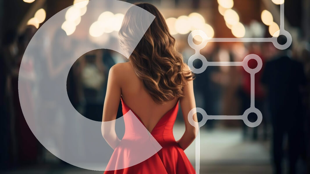 Intra Συλλεκτικό Ξύλινο Παζλ Plywood  4mm - Γυναίκα με κόκκινο φόρεμα που στέκεται μπροστά στο πλήθος Σε Ξύλινο Κουτί - Διαστάσεις Puzzle: 10x10 cm – 25 κομμάτια