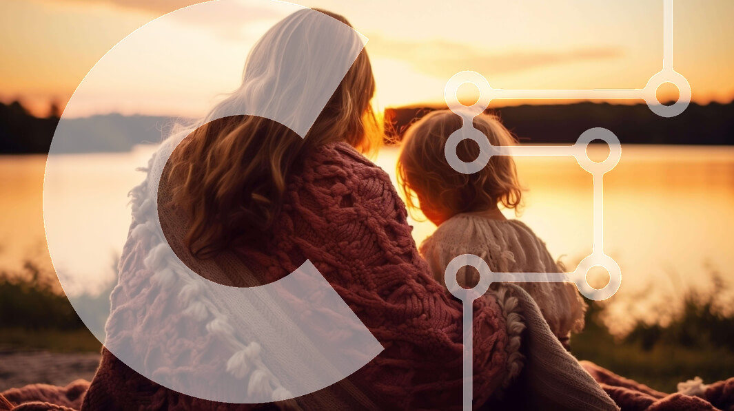 Intra Συλλεκτικό Ξύλινο Παζλ Plywood  4mm - Μητέρα και παιδί βλέποντας το ηλιοβασίλεμα στη λίμνη Σε Ξύλινο Κουτί - Διαστάσεις: 10x10 cm – 25 κομμάτια