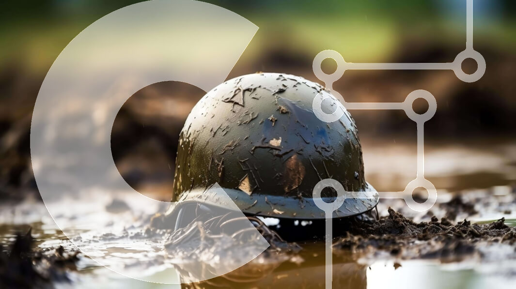 Intra Συλλεκτικό Ξύλινο Παζλ Plywood  4mm - Στρατιωτικό κράνος βυθισμένο στη λάσπη - Ιστορικό τεχνούργημα Σε Ξύλινο Κουτί - Διαστάσεις Puzzle: 10x10 cm – 25 κομμάτια