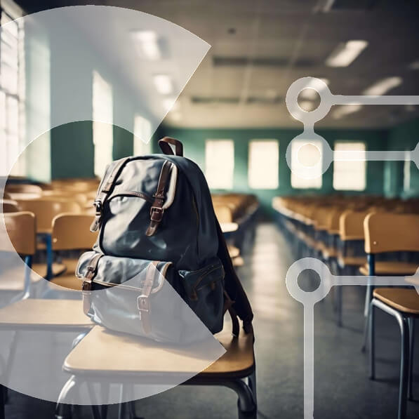 Intra Συλλεκτικό Ξύλινο Παζλ Plywood  4mm - Σακίδιο πλάτης στην άδεια τάξη Σε Ξύλινο Κουτί - Διαστάσεις Puzzle: 10x10 cm – 25 κομμάτια