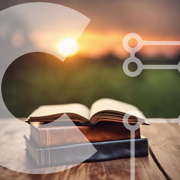 Intra Συλλεκτικό Ξύλινο Παζλ Plywood  4mm - Ανοίξτε το βιβλίο σε ξύλινο τραπέζι με ηλιοβασίλεμα Σε Ξύλινο Κουτί - Διαστάσεις Puzzle: 10x10 cm – 25 κομμάτια