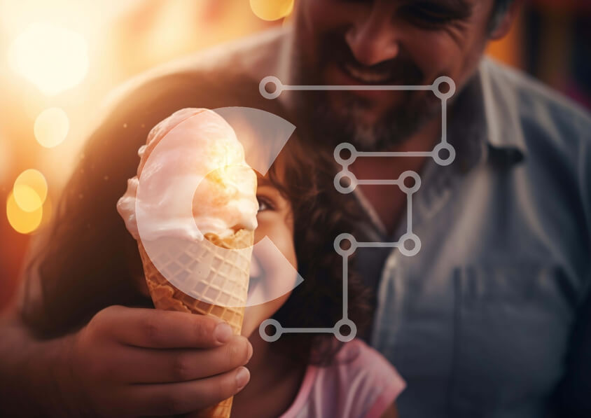 Intra Συλλεκτικό Ξύλινο Παζλ Plywood  4mm - Νεαρό κορίτσι που απολαμβάνει το χωνάκι παγωτού με τον πατέρα Σε Ξύλινο Κουτί - Διαστάσεις Puzzle: 10x10 cm – 25 κομμάτια