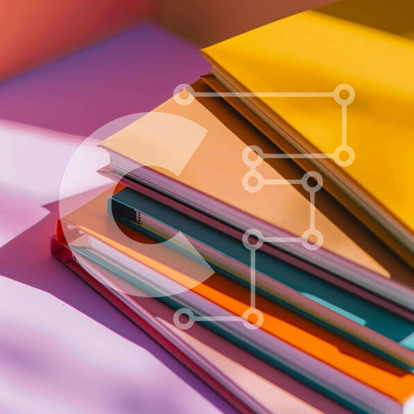 Intra Συλλεκτικό Ξύλινο Παζλ Plywood  4mm - Πολύχρωμη στοίβα βιβλίων Σε Ξύλινο Κουτί - Διαστάσεις Puzzle: 10x10 cm – 25 κομμάτια