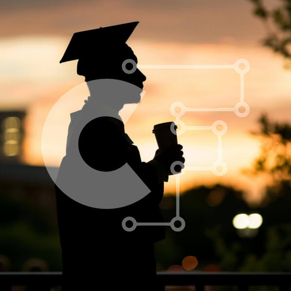 Intra Συλλεκτικό Ξύλινο Παζλ Plywood  4mm - Πτυχιούχος σιλουέτα στο ηλιοβασίλεμα Σε Ξύλινο Κουτί - Διαστάσεις Puzzle: 10x10 cm – 25 κομμάτια