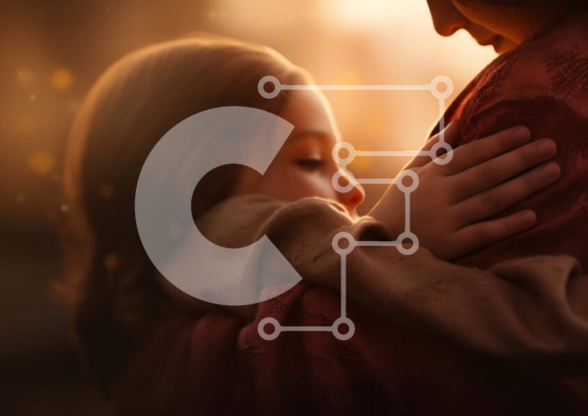 Intra Συλλεκτικό Ξύλινο Παζλ Plywood  4mm - Αγκαλιάζοντας τη στιγμή μιας μητέρας και μιας κόρης Σε Ξύλινο Κουτί - Διαστάσεις Puzzle: 10x10 cm – 25 κομμάτια