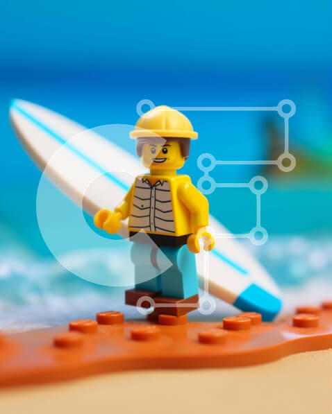 Intra Συλλεκτικό Ξύλινο Παζλ Plywood  4mm - Φιγούρα Lego με σανίδα του σερφ στην παραλία Σε Ξύλινο Κουτί - Διαστάσεις Puzzle: 10x10 cm – 25 κομμάτια