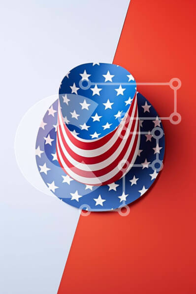 Intra Συλλεκτικό Ξύλινο Παζλ Plywood  4mm - Χάρτινο καπέλο κόκκινο, λευκό και μπλε με σχέδιο αμερικανικής σημαίας Σε Ξύλινο Κουτί - Διαστάσεις Puzzle: 10x10 cm – 25 κομμάτια